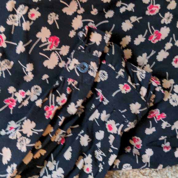 Chaps ruffled button down - Picture 3 of 4